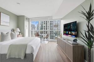 Waterfront Studio at Fort York Walk to the Lake