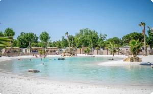Camping 5 étoiles piscine toboggans famille