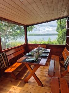 Siedlisko nr 3 nad jeziorem Skarlińskim, domki letniskowe, mazury, jezioro,bania