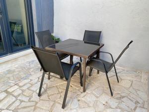 Newly renovated apartment next to marina