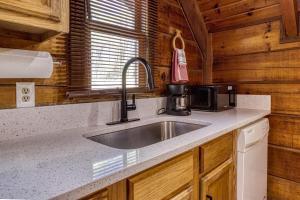 Mountaintop Romance private 10 mins from Gat and PF