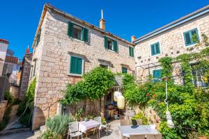 Apartment Stonehouse Near Sea