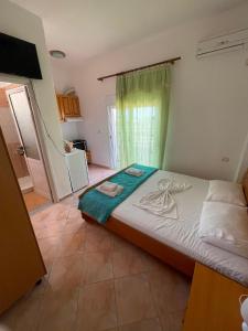 J&M Sea View Rooms