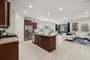 Stunning 6-Bedroom Pool Home Minutes from Disney
