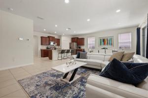 Stunning 6-Bedroom Pool Home Minutes from Disney