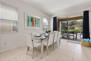 Stunning 6-Bedroom Pool Home Minutes from Disney