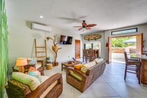 Walk to Beach & Dining! Chic San Pancho Casita