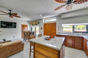 Walk to Beach & Dining! Chic San Pancho Casita