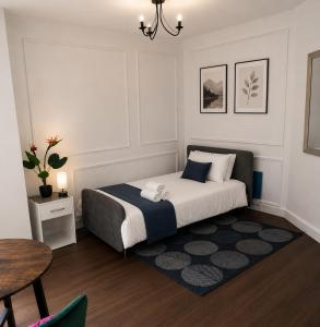 Cozy Two Bedroom at Chelsea Cloisters Hotel