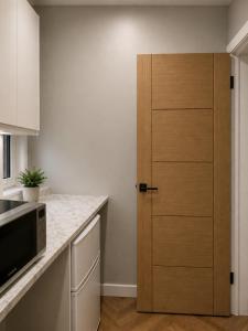 Cozy Two Bedroom at Chelsea Cloisters Hotel