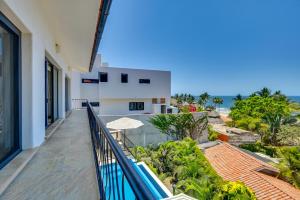 Infinity Pool & Concierge: Private San Pancho Home