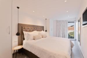 VILLA STONE PEARL SUTIVAN - exceptional luxury new three-room villa - private pool and jacuzzi - perfect location right next to the town center and the beach - secured parking space