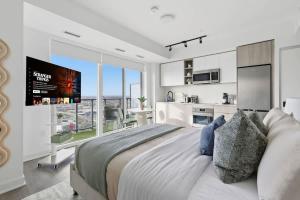 Modern Etobicoke Studio Sleek Queensway Retreat