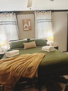 Historic Lake Retreat Downtown Conneaut