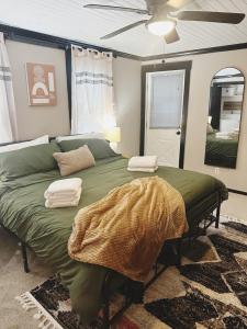 Historic Lake Retreat Downtown Conneaut