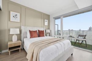 Modern 1BR Suite Steps to Subway City Views