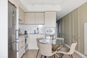Modern 1BR Suite Steps to Subway City Views