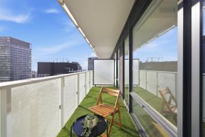Modern 1BR Suite Steps to Subway City Views