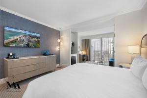 FontaineBleau Ocean & Resort View with Balcony