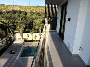 Luxury Pool Villa Paskuqan - Lakeside