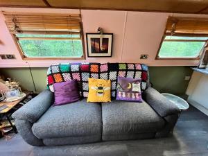 Spacious, Quirky Wide-beam boat in Hackney