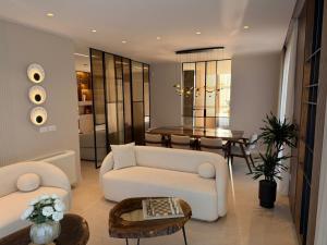 Luxury Pool Villa Paskuqan - Lakeside