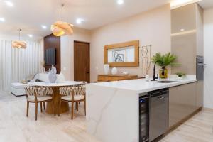 Arena Blanca 502 Ocean View Luxury Condo