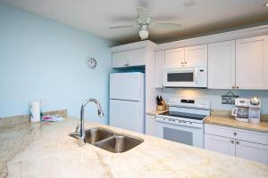 Sanibel Arms West D8