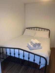 Bright 2BR Gem near Oxford St!