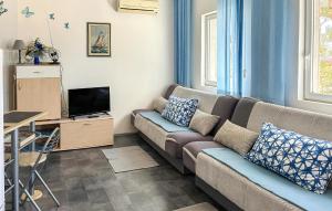 Lovely Apartment In Pisak With Wifi