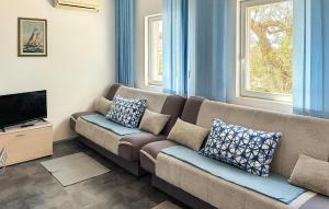 Lovely Apartment In Pisak With Wifi