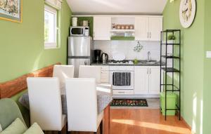 Beautiful Apartment In Pisak With Wifi