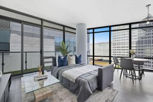 Designer Skyline Retreat 2BR w Skyline Terrace