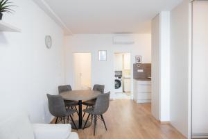 Castle Hill 2 Bedroom Apartment Free Parking