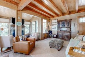 Chic Highlands Cabin