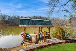 Lodge on Mirror Lake