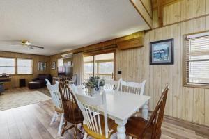 Lodge on Mirror Lake