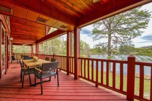 Lakefront Cabin & Cozy Lakeview Cottage