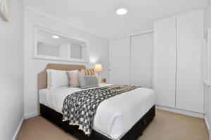 Wow! Panoramic Marina Views w Carpark, Wi-Fi