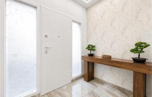 5 Bedroom Gorgeous Home In Vila-Real