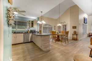 2 Bed 2 Bath Vacation home in Whittier I