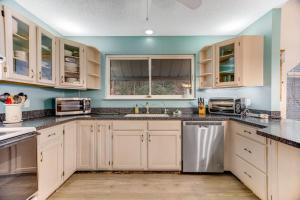 2 Bed 2 Bath Vacation home in Whittier I