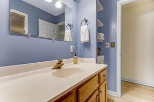 2 Bed 2 Bath Vacation home in Whittier I