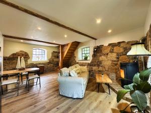 Couple Retreat in a historic loft surrounded by nature