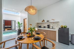 Kutesa Villa - Hidden Retreat with Rooftop & Town Views
