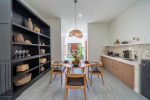 Kutesa Villa - Hidden Retreat with Rooftop & Town Views