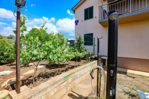 Apartments with parking space Zecevo Rtic, Rogoznica - 25680