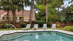 28 Beachwood West by AvantStay