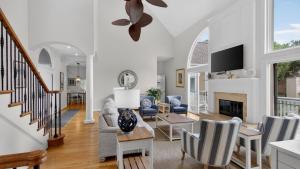 28 Beachwood West by AvantStay