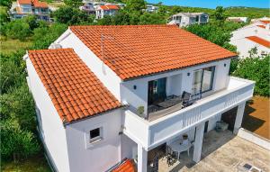 Amazing Apartment In Tkon With Wifi